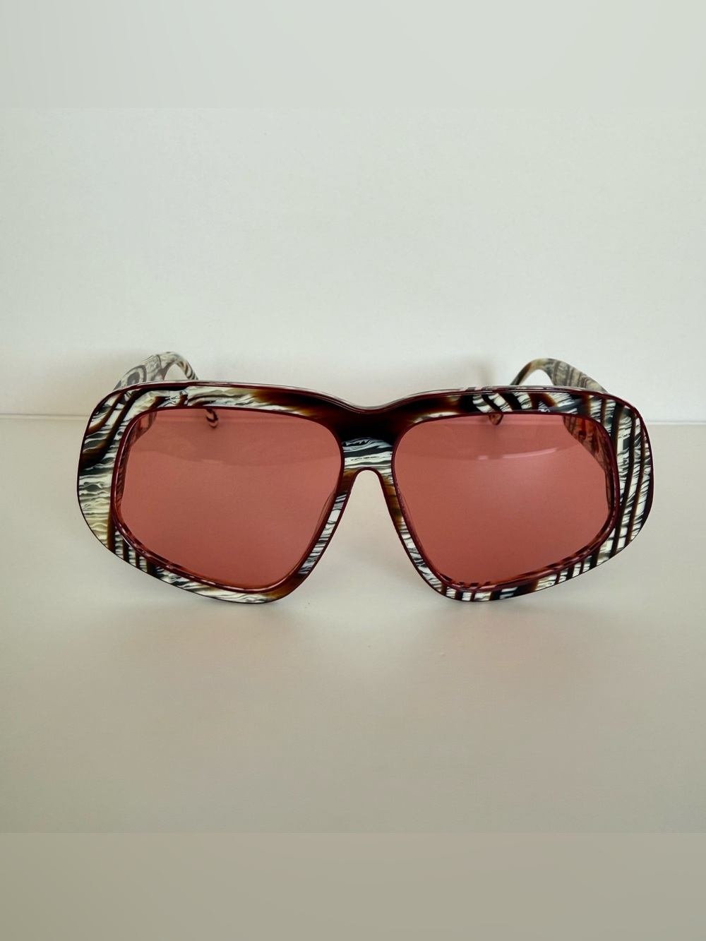 NEW!!! MO women sunglasses European brand Retail 360$